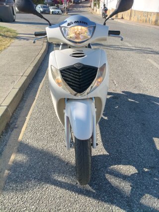 Honda SH 125 Scooter Blanca