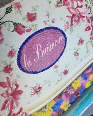 Set di 2 quadri da bagno con fiori 28x28cm