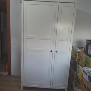 Armario blanco de madera infantil