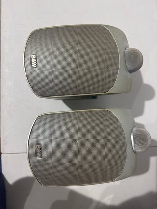 Altavoces B&W Beige y Plateado