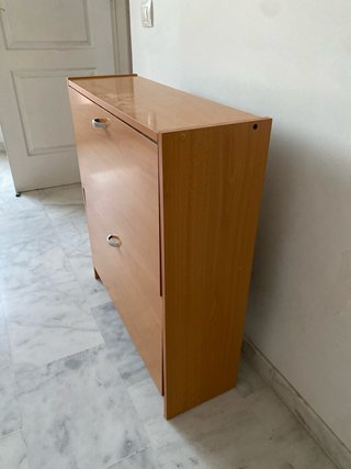 Zapatero de madera con 2 puertas