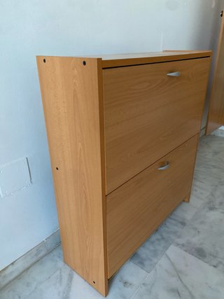 Zapatero de madera con 2 puertas