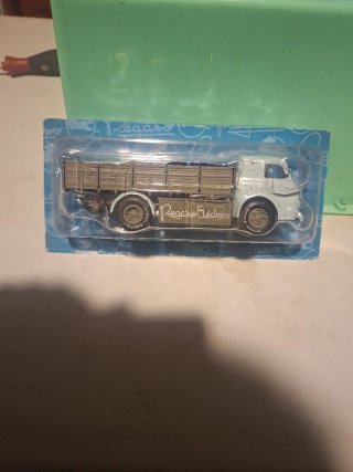 Pegaso Mofletes Eléctrico Camión Miniatura