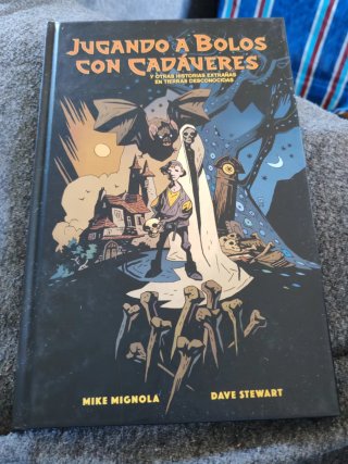 Mignola Jugando a bolos con cadáveres