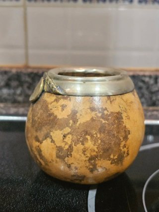 Mate Artesanal de Calabaza Natural con Moneda R.A.