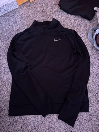 Camiseta deportiva Nike negra