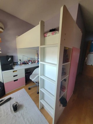 Cama alta IKEA con escritorio y estanterías