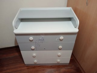 Cambiador de madera con cajones