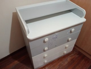 Cambiador de madera con cajones