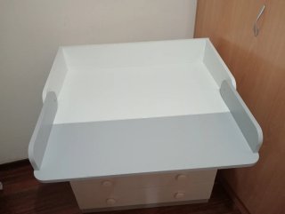 Cambiador de madera con cajones