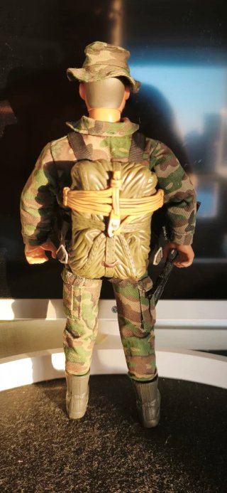 FIGURA BRIGADA PARACAIDISTA