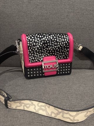 Bandolera Tous negra y fucsia