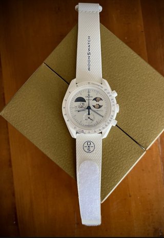 SwatchxOmega Mission to Earthphase Moonshine Gold