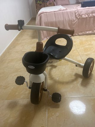 Triciclo infantil APLAY