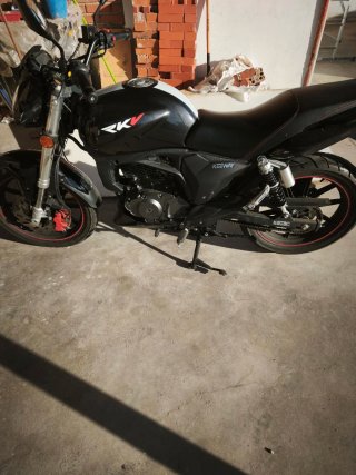 Moto 125 Naked Negra Daelim 125