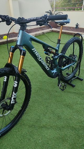MEGAMO REASON CRB03 2026 Carbono Talla M