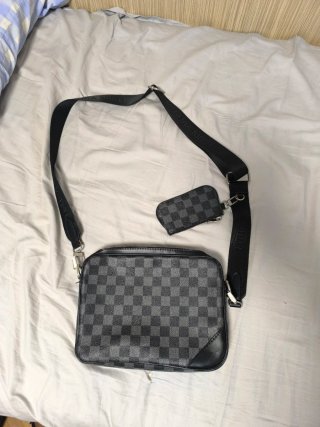 Bandolera Louis Vuitton Negra y Gris