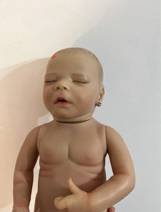 Muñeca Reborn Vinilo + Ropa y cojín de cuna