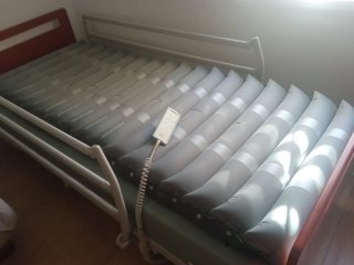 Cama articulada eléctrica en buen estado