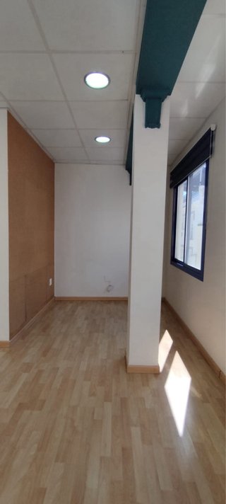 Se alquila oficina centro pueblo