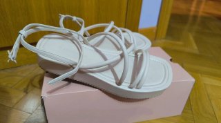 Sandalias Stradivarius Beige Planas