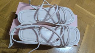 Sandalias Stradivarius Beige Planas