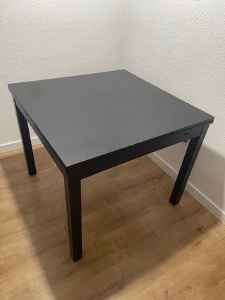 Mesa de comedor negra extensible