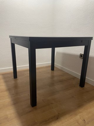 Mesa de comedor negra extensible