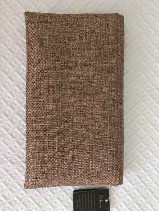 Cartera de mano con pedrería violeta