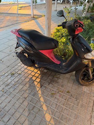Moto 49cc Kawasaki Scooter Negra/Roja