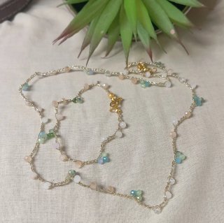 Collar y pulsera de cuentas de cristal hecho a cro