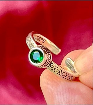 Anello in Argento 925 con Pietra Verde Regolabile