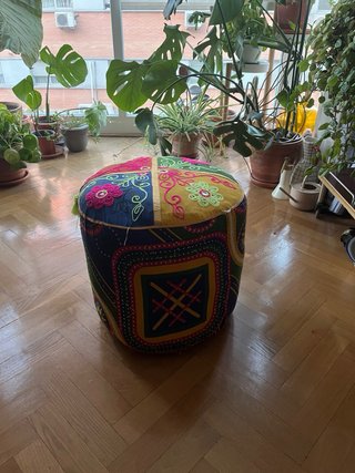Puff indio bordado multicolor
