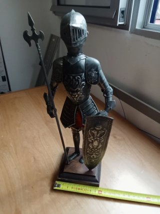 Figura Caballero Metal con Lanza y Escudo