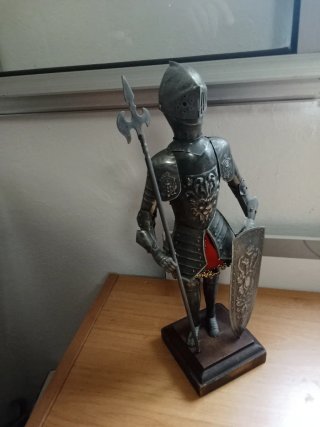 Figura Caballero Metal con Lanza y Escudo