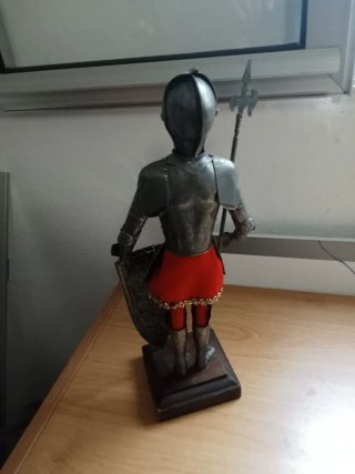 Figura Caballero Metal con Lanza y Escudo