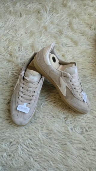Zapatillas Skechers Beige y Blanco