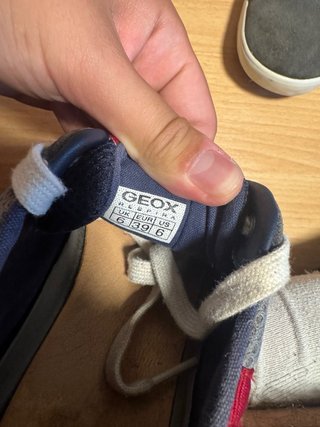 Zapatillas Geox grises y azul marino