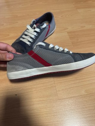 Zapatillas Geox grises y azul marino