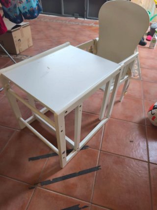Trona convertible en silla y mesa