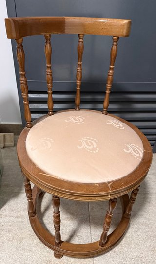 Silla de madera pequeña