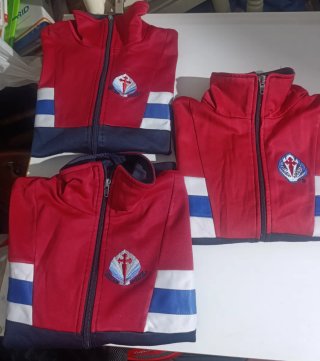 Ropa colegio Santiago Apóstol Ponteareas
