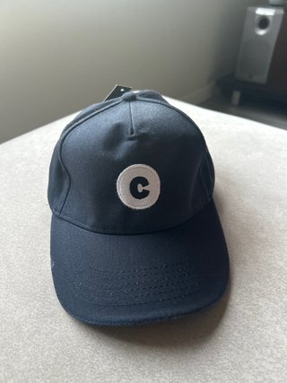 Gorra negra con logo CEDEU