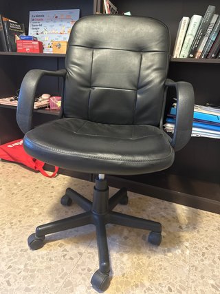 Silla de oficina negra