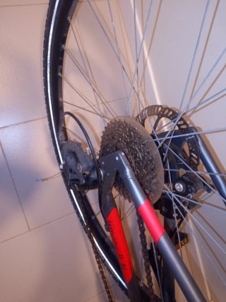 Bicicleta de paseo BTWIN gris y roja
