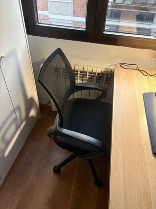 Escritorio, Silla y Lámpara