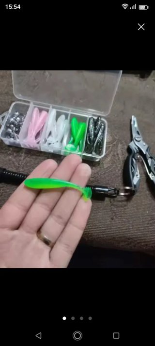 Caja señuelos pesca con anzuelos