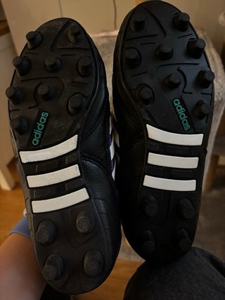 Scarpe da calcio Adidas nere e viola