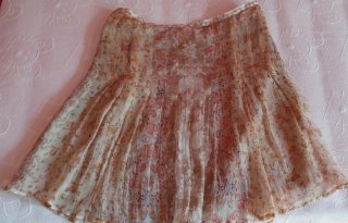 Falda plisada floral beige multicolor
