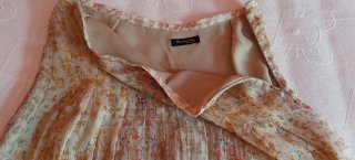 Falda plisada floral beige multicolor